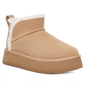 NWT Koolaburra Suede Winter Boots in Sand Color Size 9